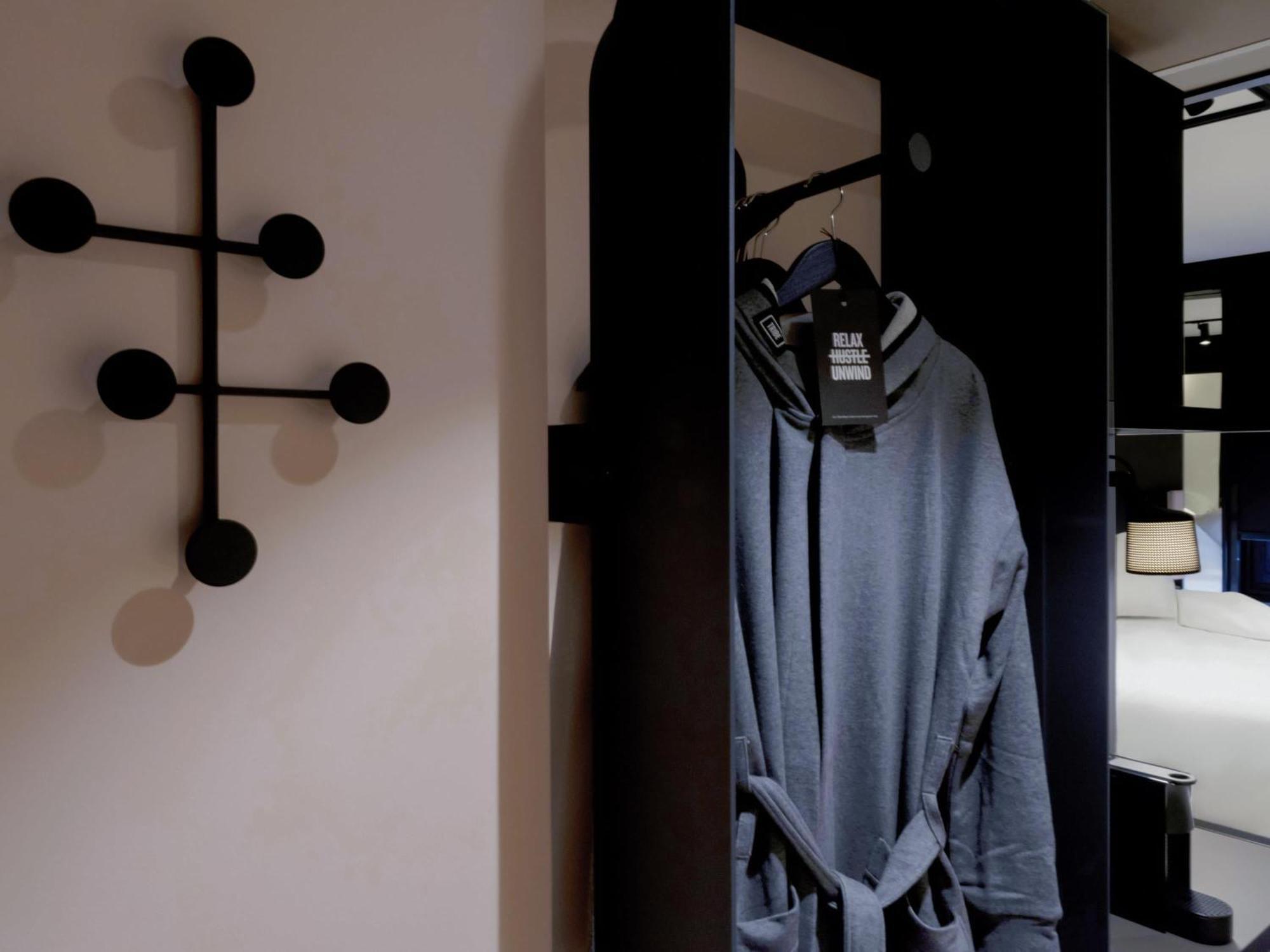 Hotel Tribe Batignolles 4*