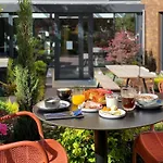 Tribe Paris Batignolles